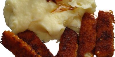 "Quadripel von brüliertem Weissfisch auf einem Beet von passierten Pommes de Terre"..