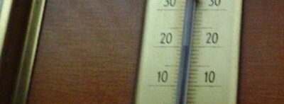 ES IST HEISS! SEHR, SEHR HEISS!!…