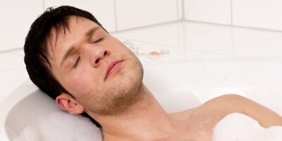 praktische Nackenrolle aus Haushaltsgegenst&auml;nden selbst gemacht..