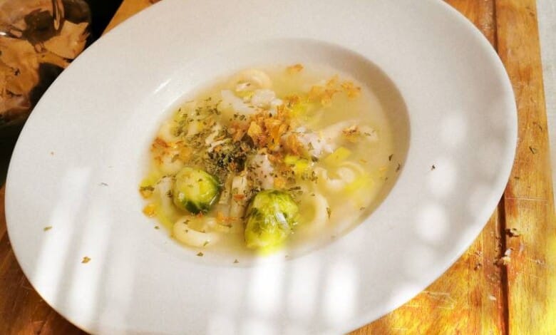 Hühnersüppchen mit Rosenkohl