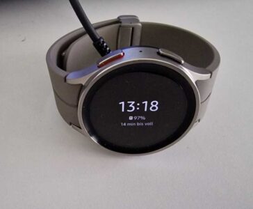 SAMSUNG Galaxy Watch5 Pro Test - die Uhr am Ladepad