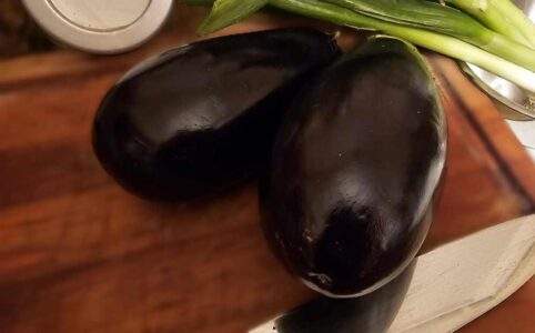 Rezept panierte Aubergine - Auberginen vor Bearbeitung